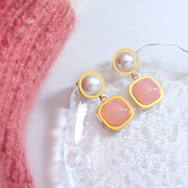 Unique and elegant pink jade and pearl pendant earrings for women jewelry.