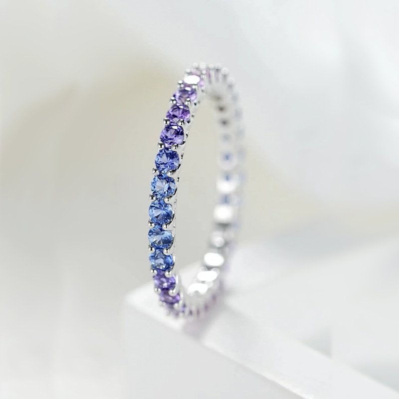 Exquisite and minimalist S925 silver ring with a lavender-purple gradient.