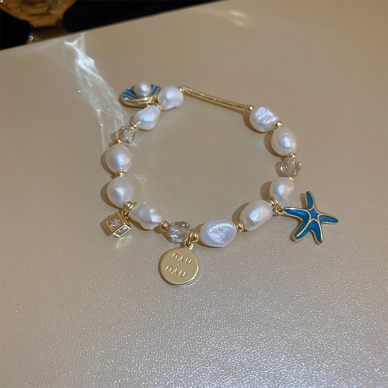 Stylish and elegant double-loop bracelet made of pearl, crystal, and jade. Unique and niche bracelet, wholesale price.